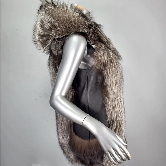 LAFURIA Silver Fox hooded vest. Size M (8-10) - Picture 6 of 14